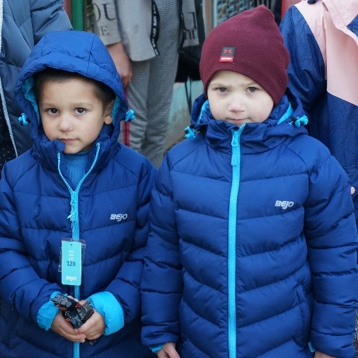 Rozdajemy kurtki dziecięce na Ukrainie